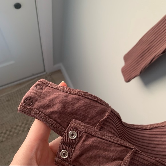Aritzia Wilfred Free Long Sleeve Ribbed Bodysuit - Picture 4 of 6